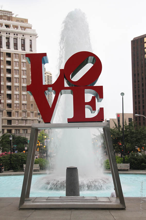 Public Art in Chicago Streeterville [Hope by Robert Indiana]